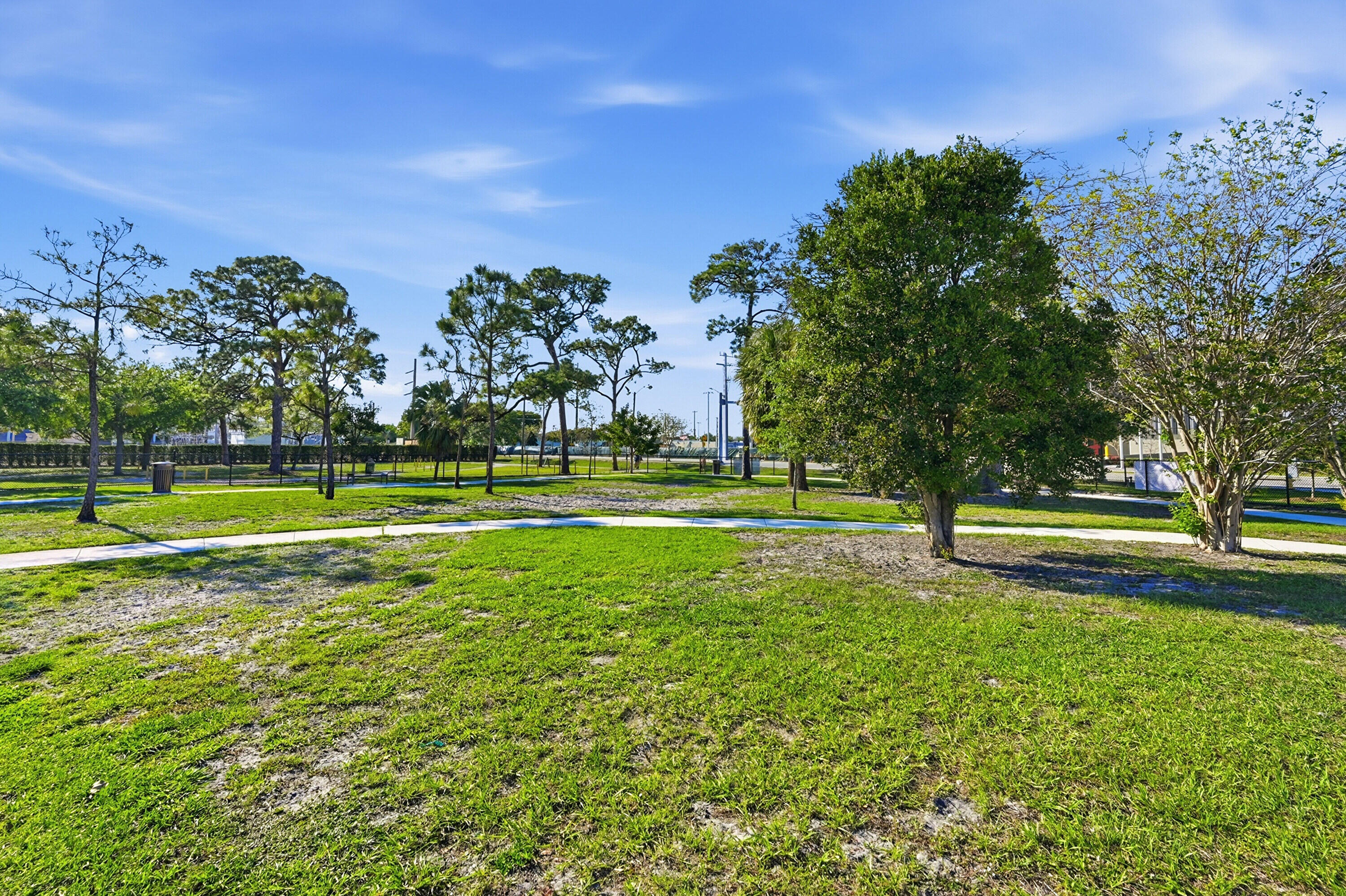 OAKLAND PARK SECOND ADD - Residential Income