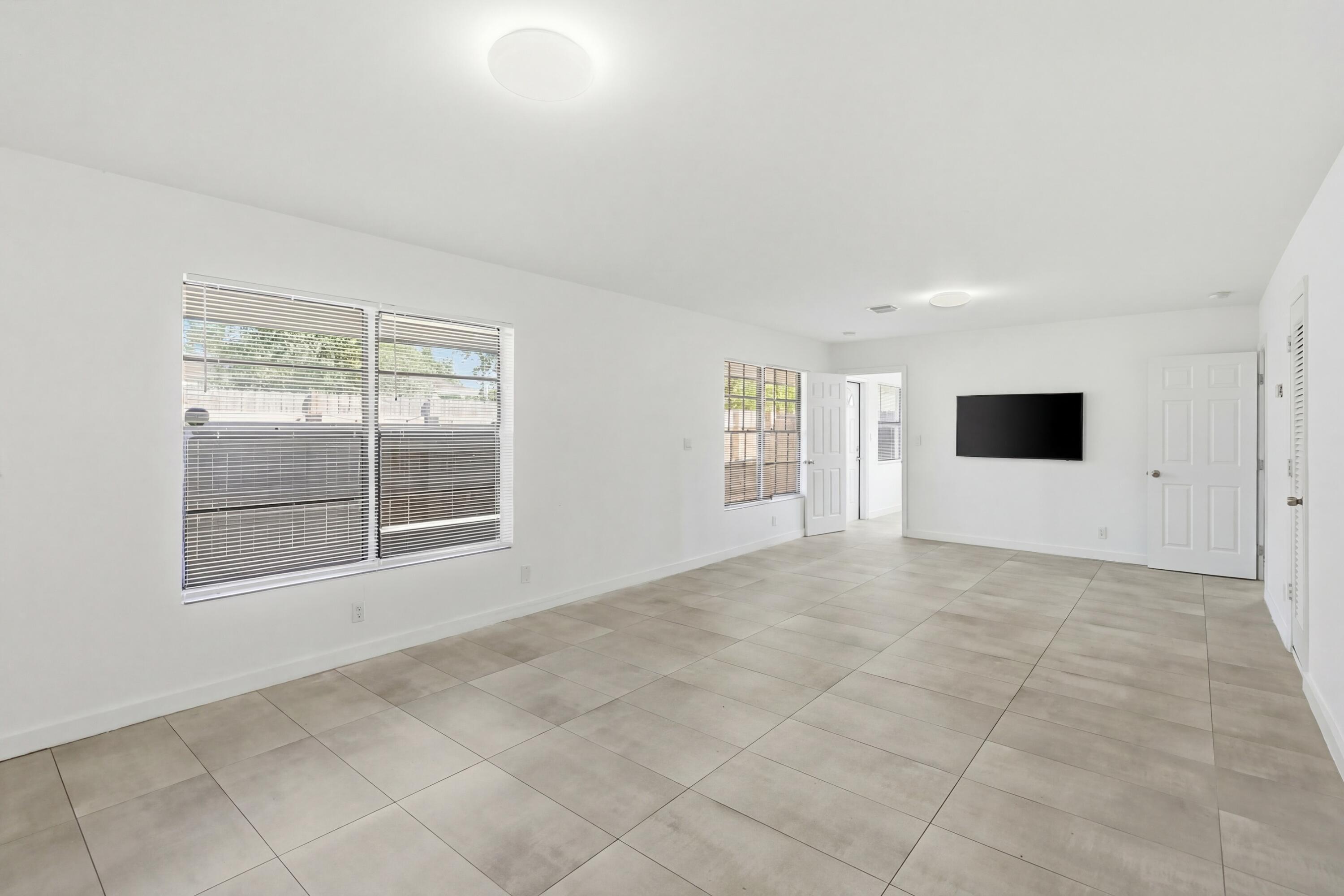 OAKLAND PARK SECOND ADD - Residential Income