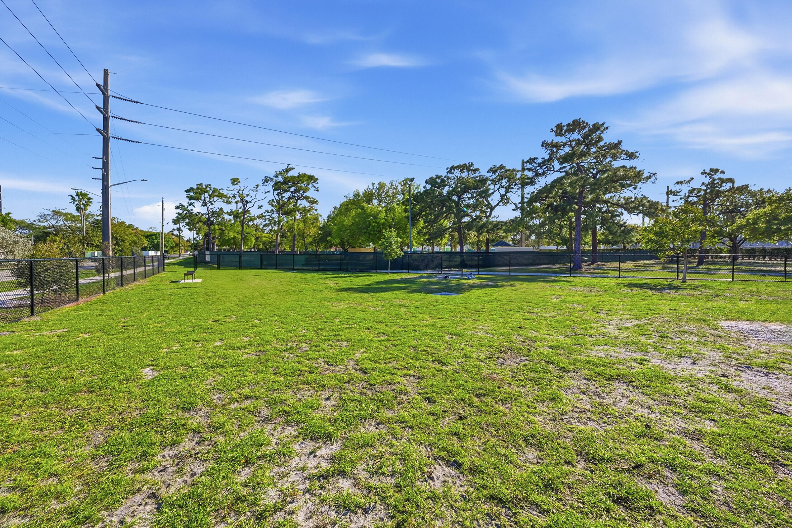 OAKLAND PARK SECOND ADD - Residential Income