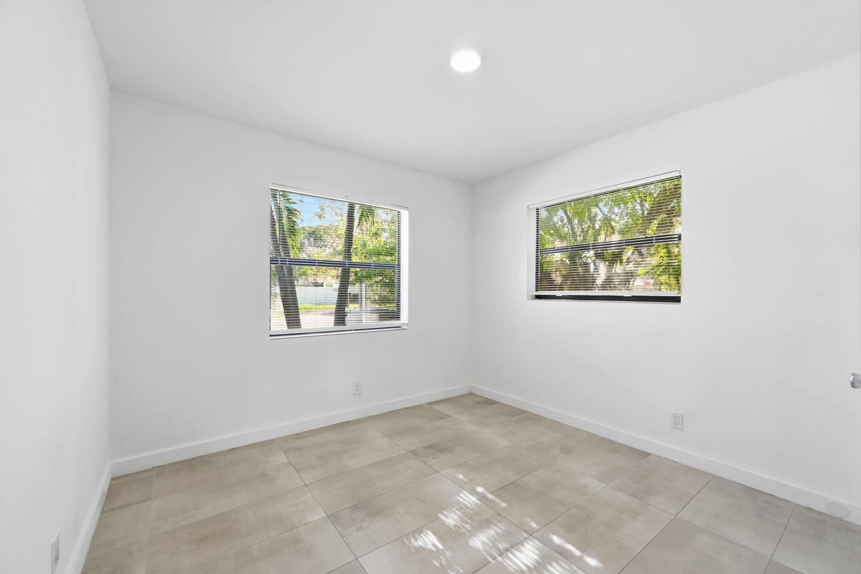 OAKLAND PARK SECOND ADD - Residential Income