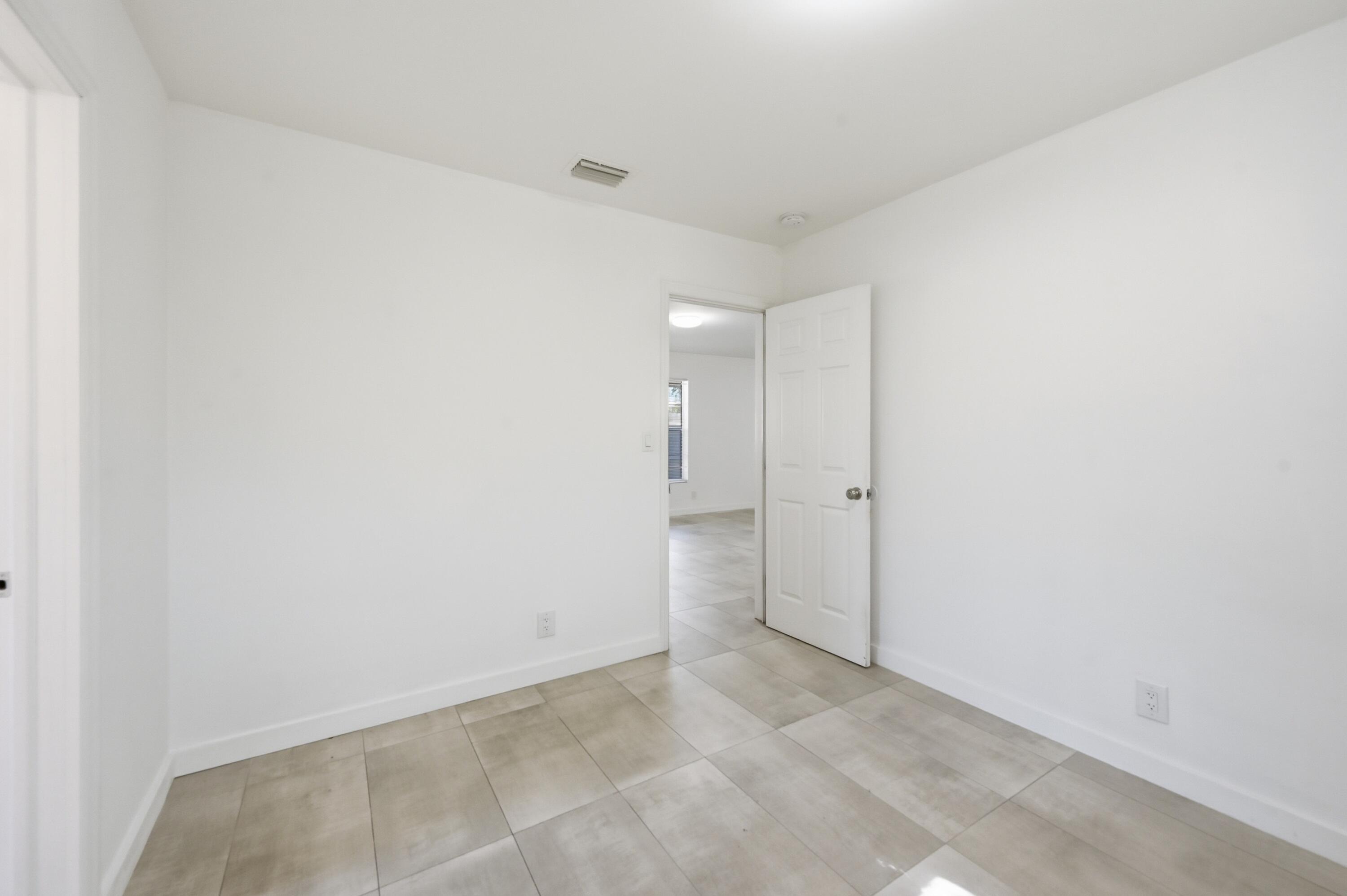 OAKLAND PARK SECOND ADD - Residential Income