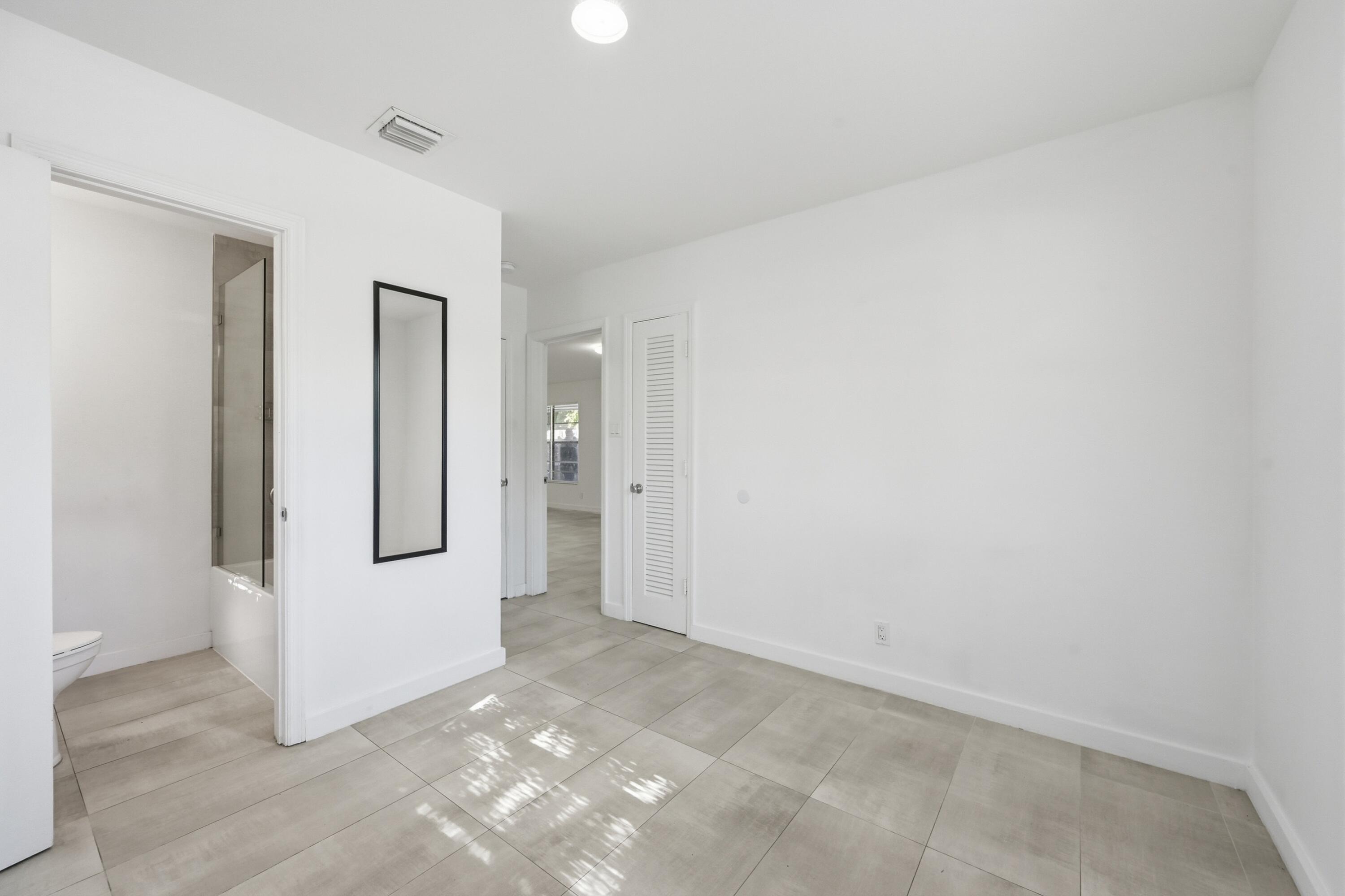 OAKLAND PARK SECOND ADD - Residential Income