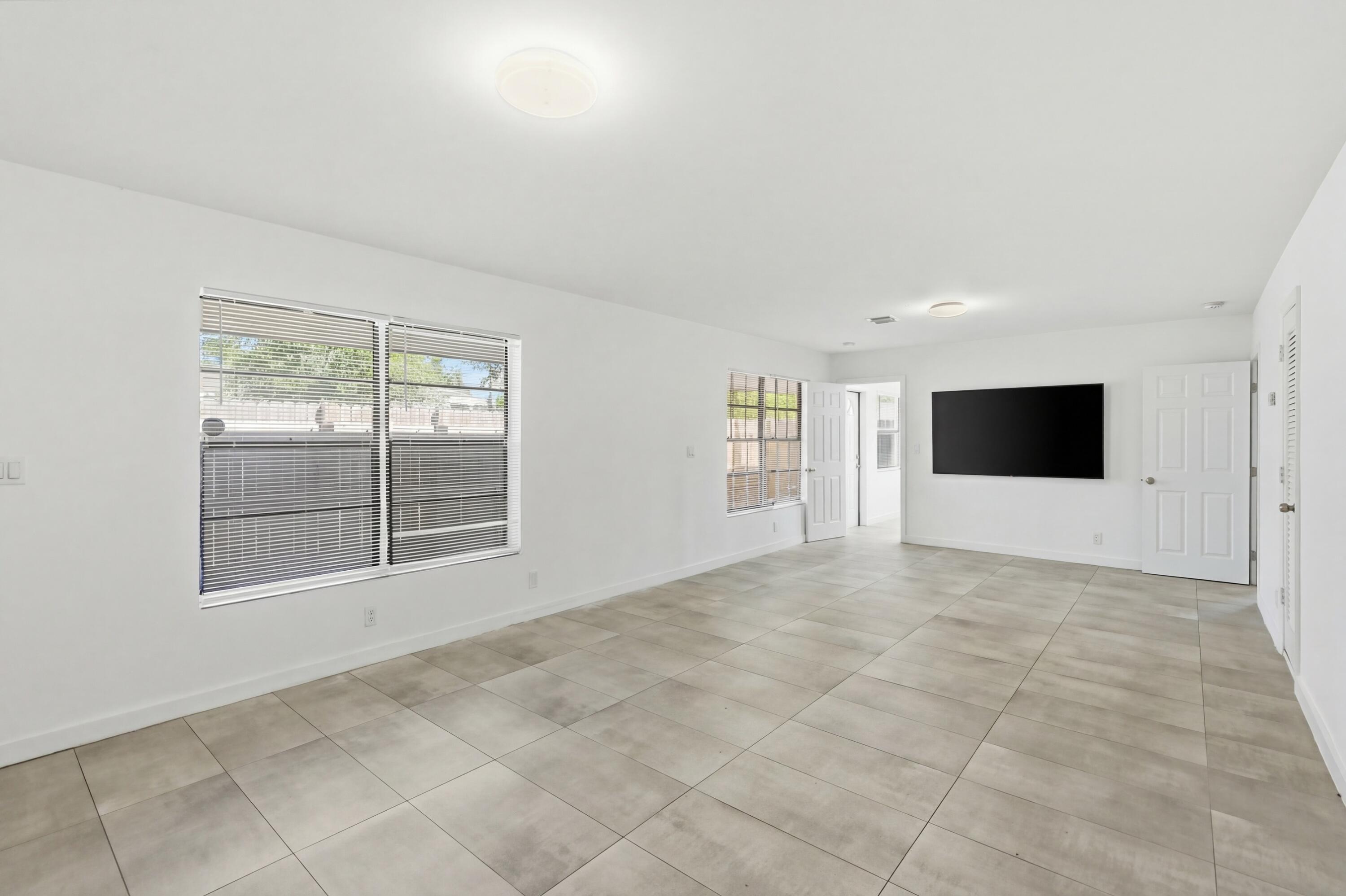 OAKLAND PARK SECOND ADD - Residential Income