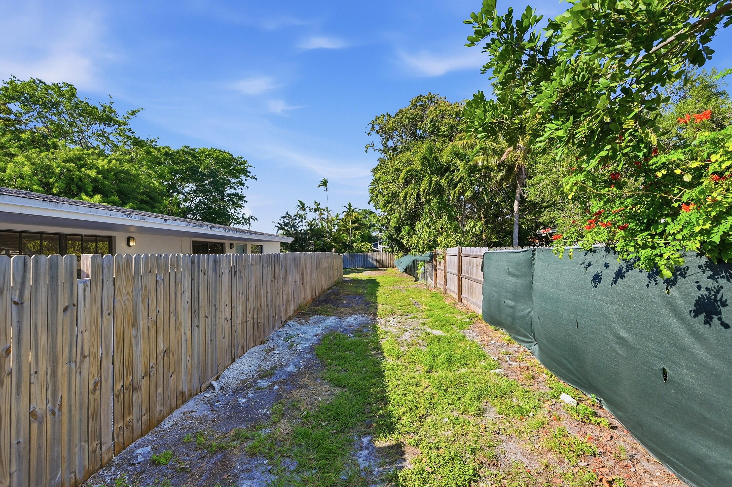OAKLAND PARK SECOND ADD - Residential Income
