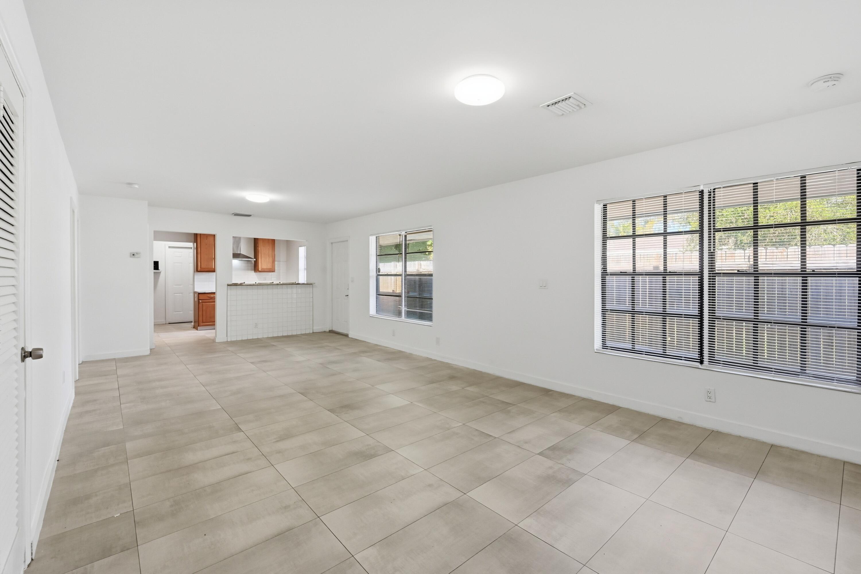 OAKLAND PARK SECOND ADD - Residential Income