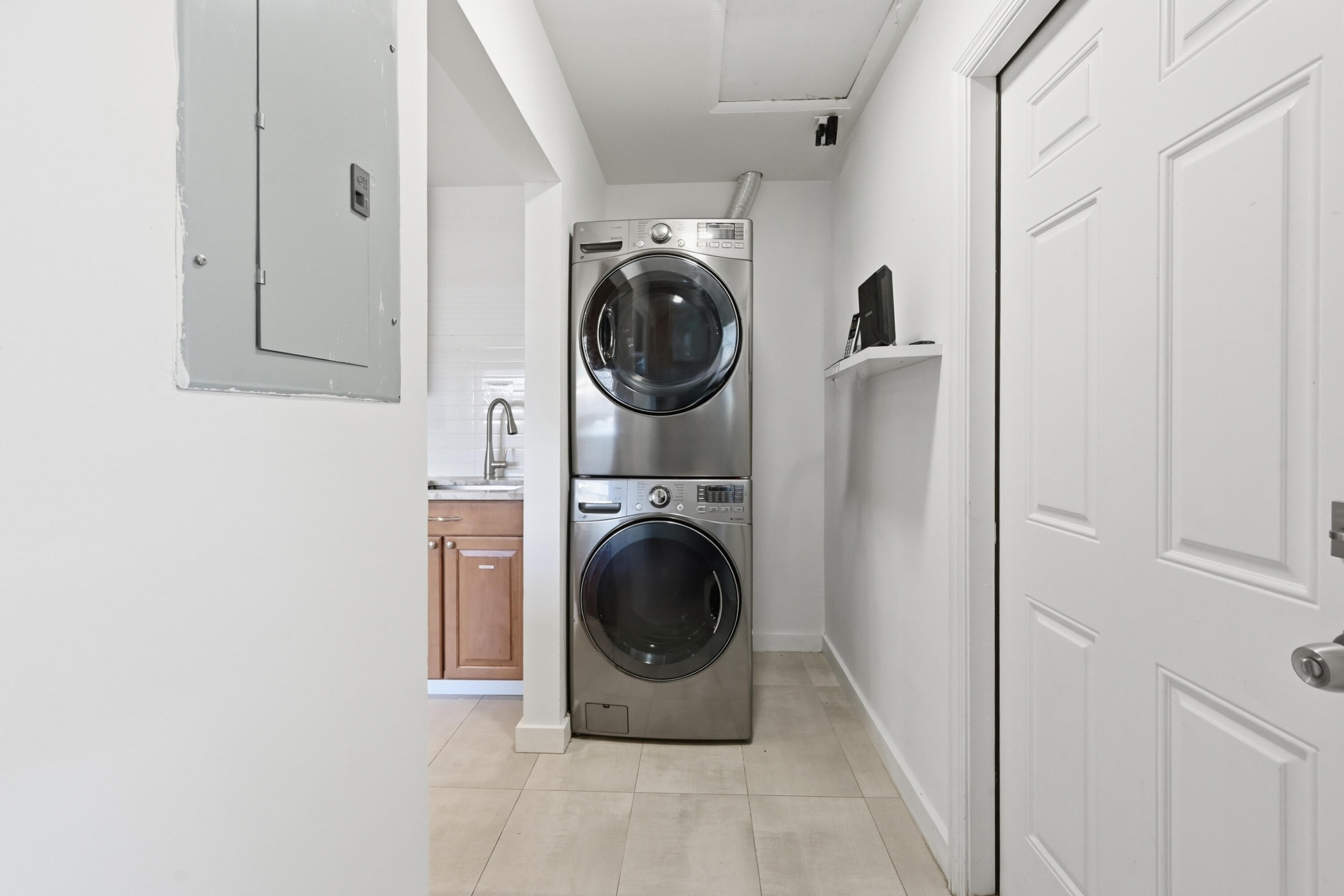 OAKLAND PARK SECOND ADD - Residential Income