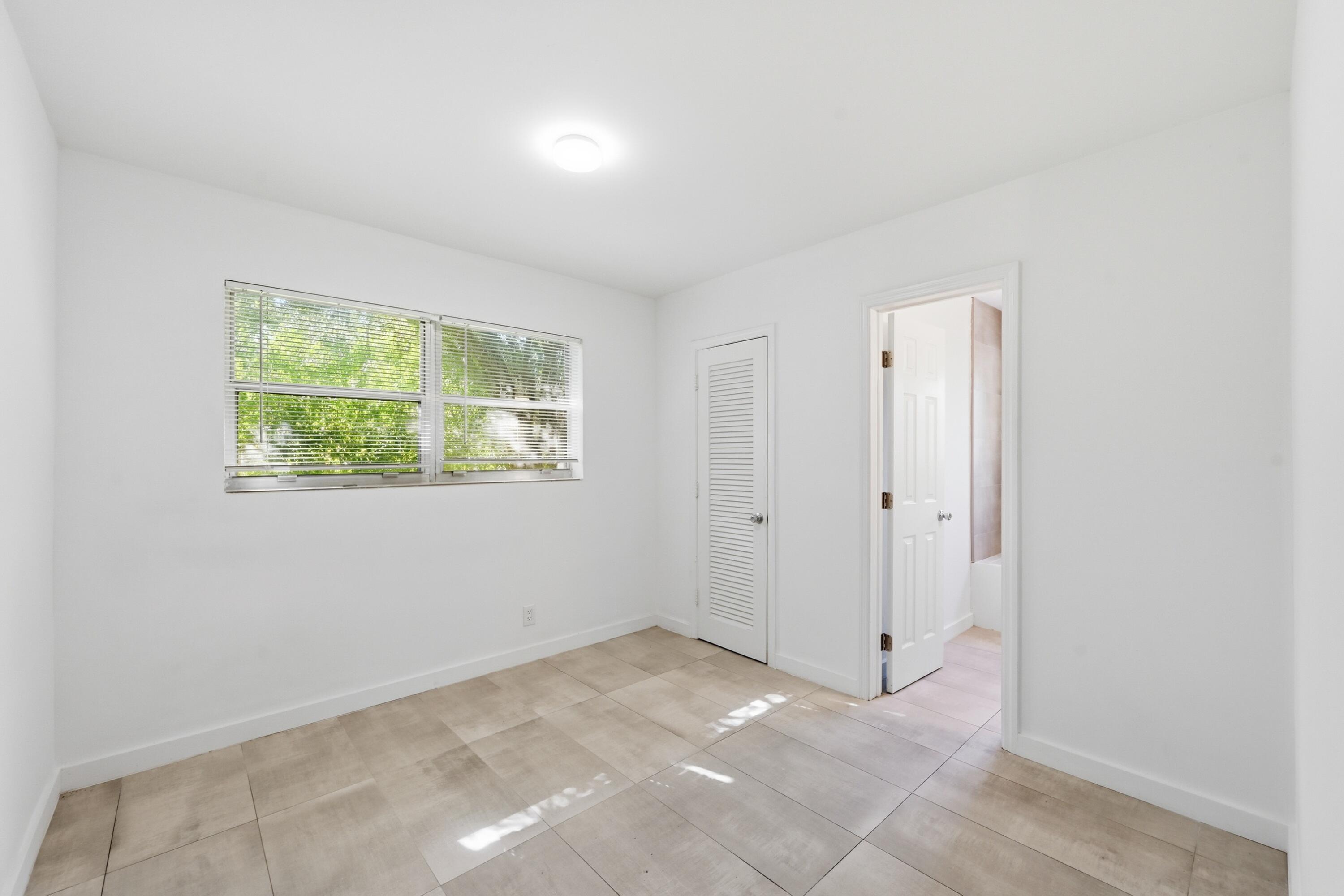 OAKLAND PARK SECOND ADD - Residential Income