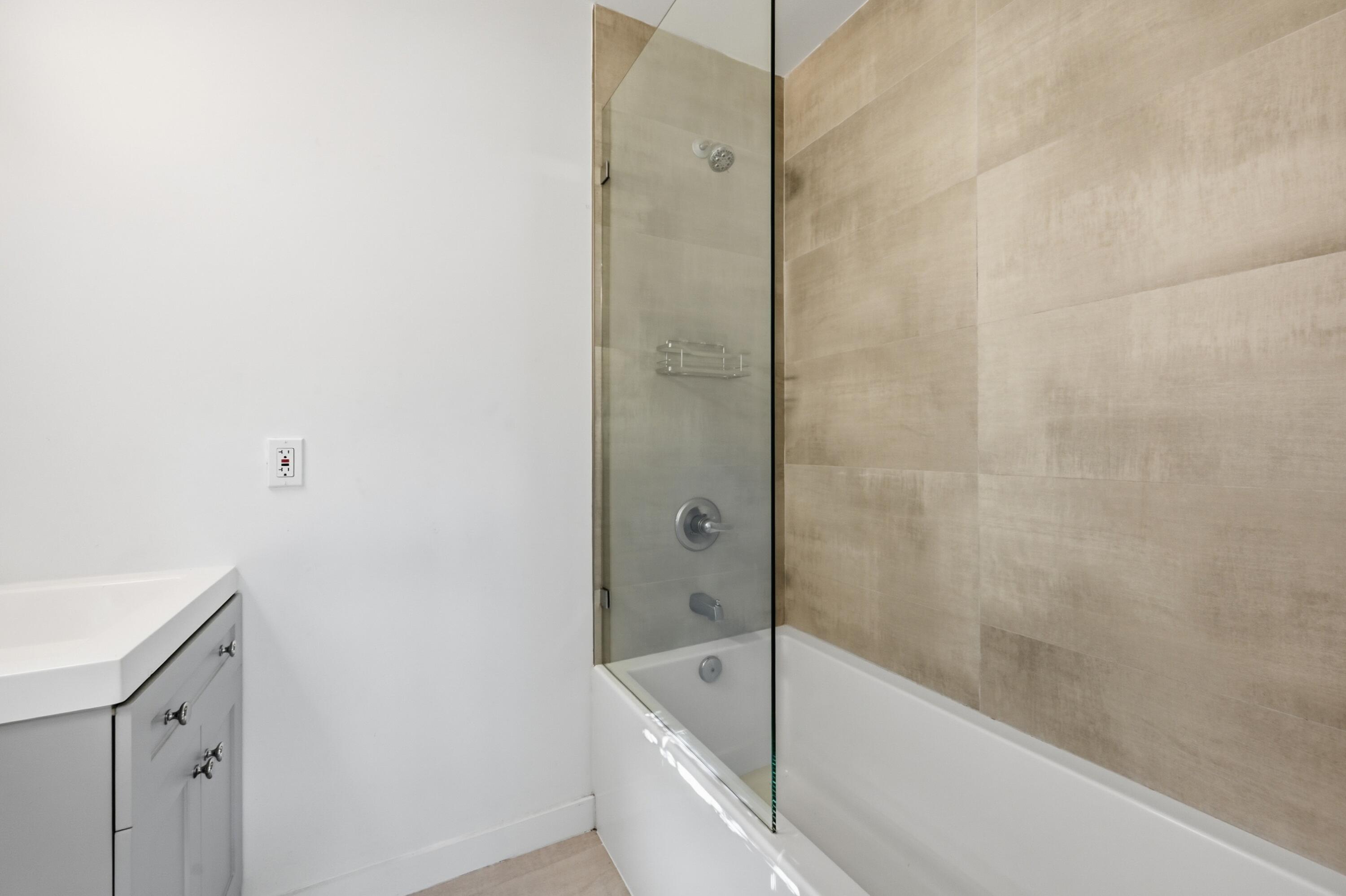 OAKLAND PARK SECOND ADD - Residential Income