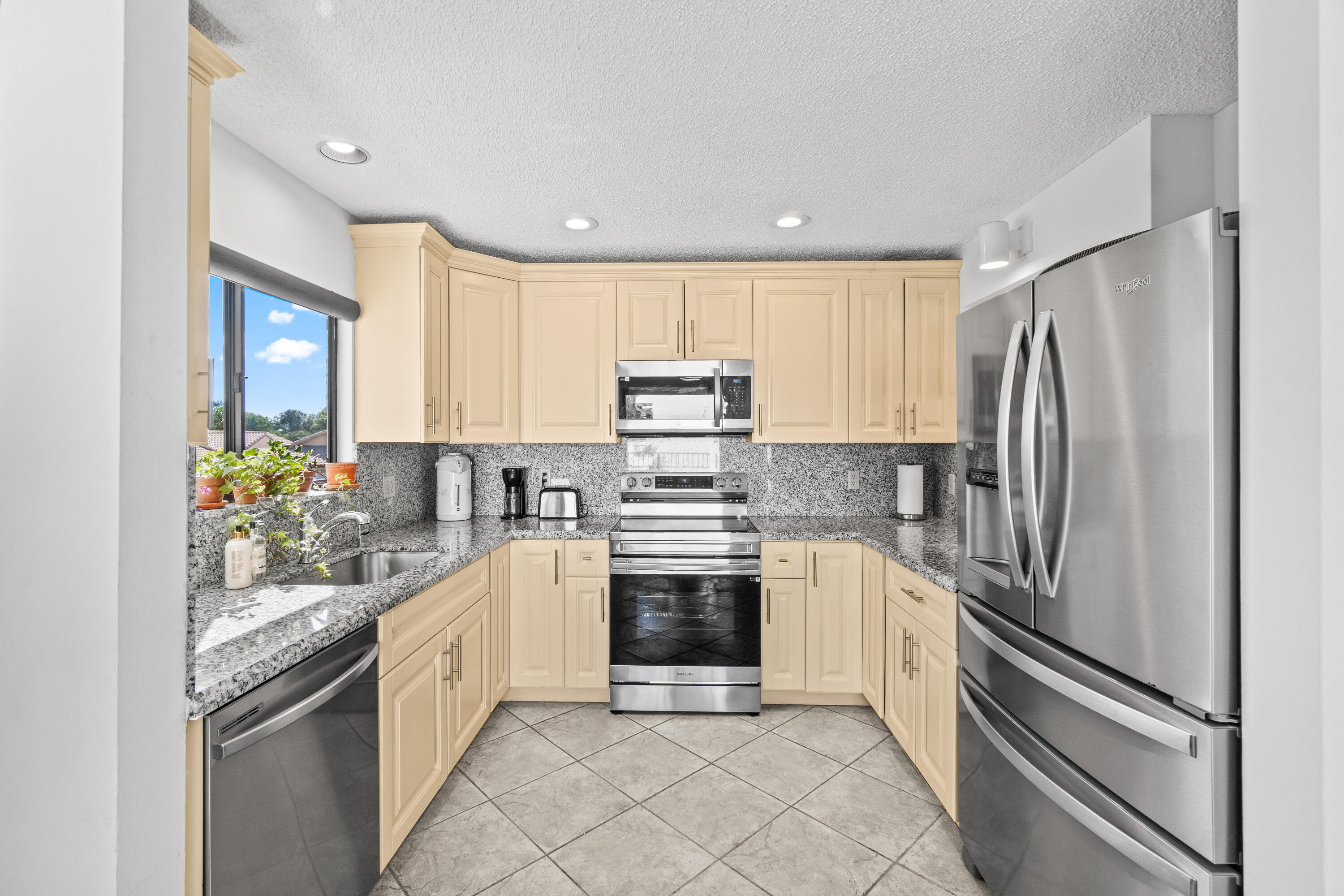 GLENEAGLES CONDO I - Residential