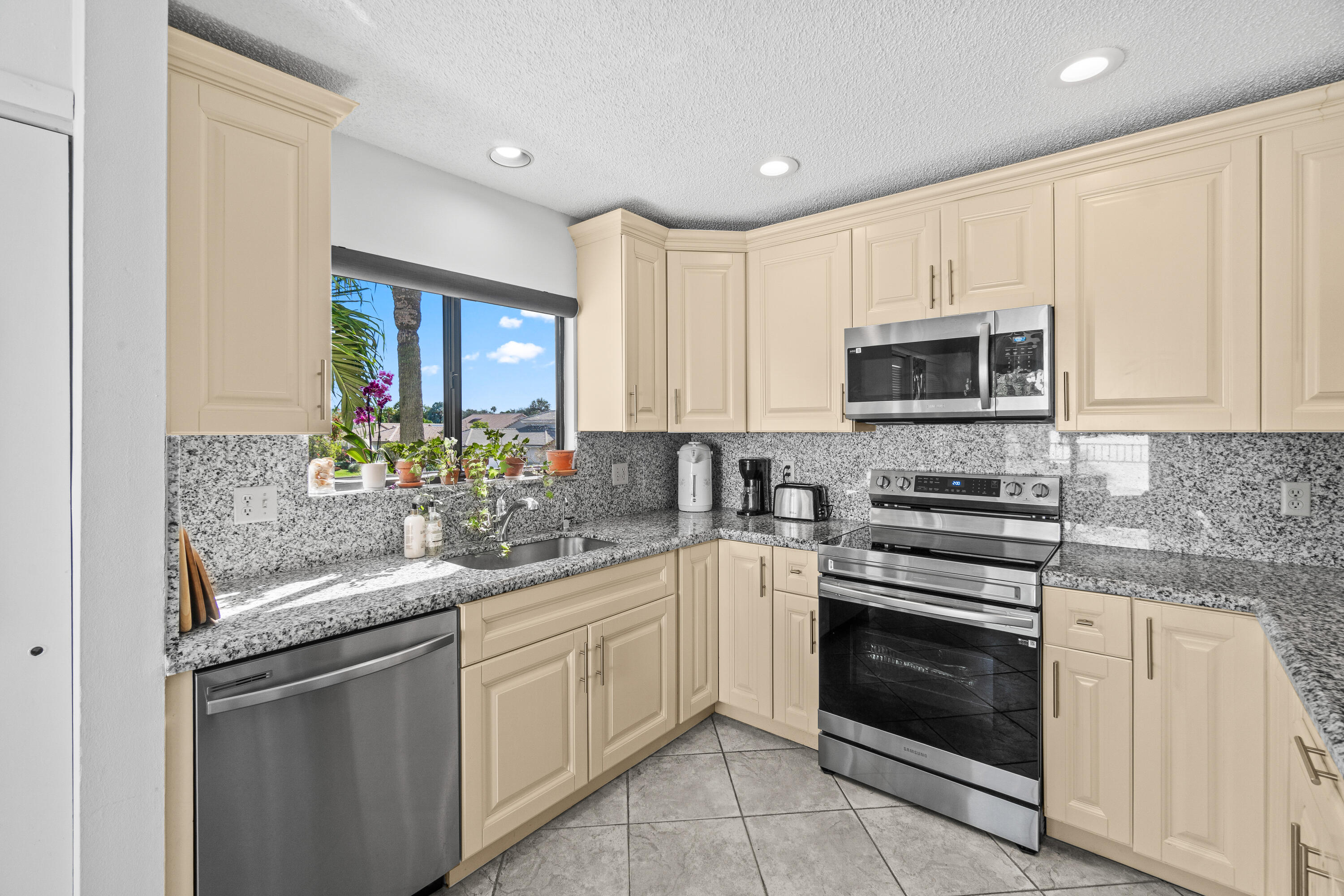 GLENEAGLES CONDO I - Residential