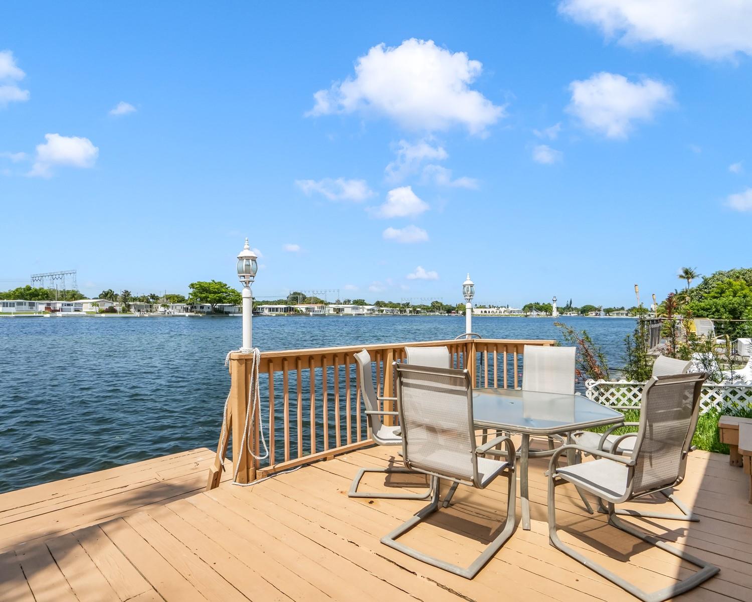 RAVENSWOOD ESTATES & MARI - Residential