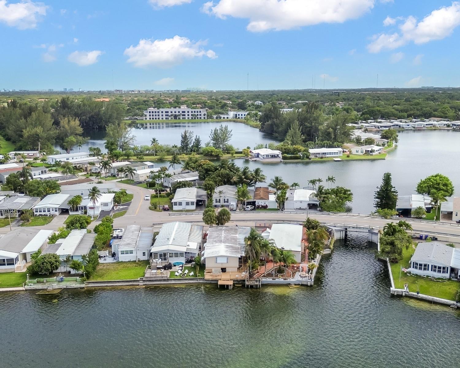 RAVENSWOOD ESTATES & MARI - Residential