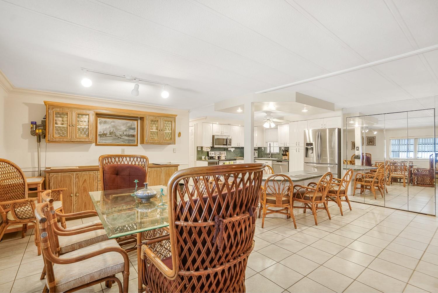 RAVENSWOOD ESTATES & MARI - Residential