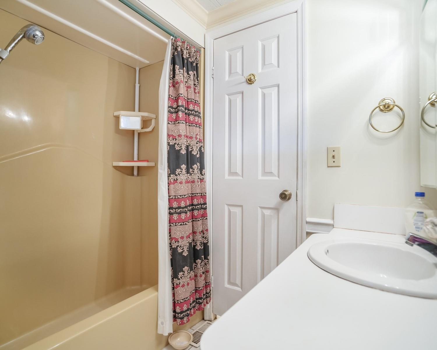 RAVENSWOOD ESTATES & MARI - Residential