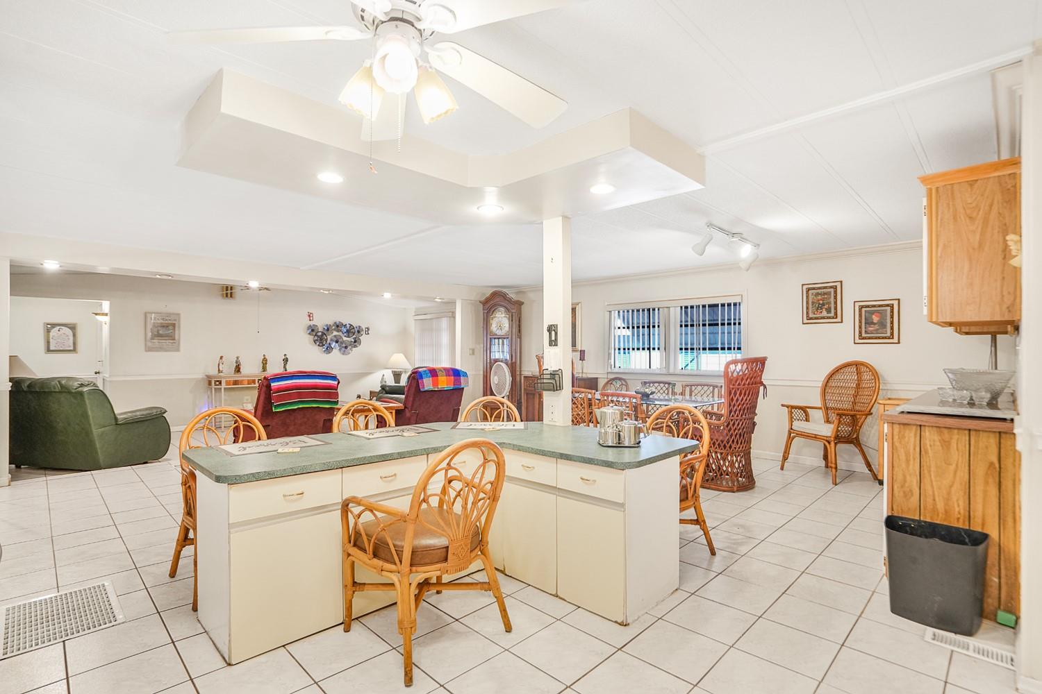 RAVENSWOOD ESTATES & MARI - Residential