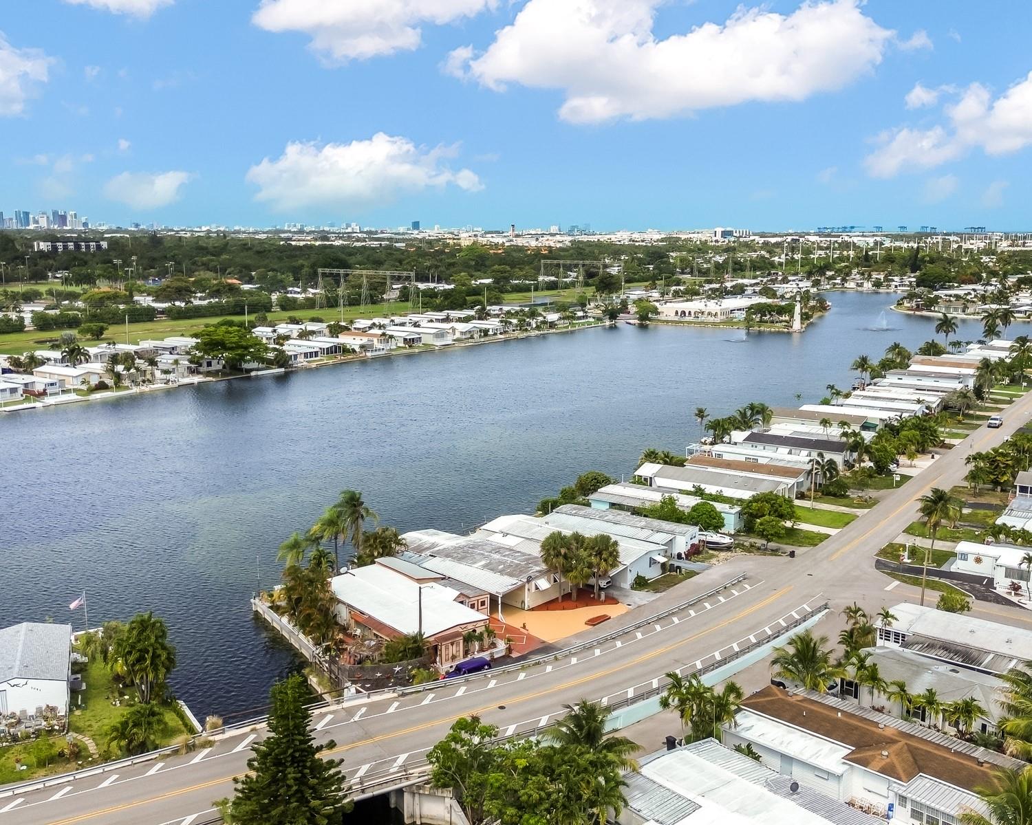 RAVENSWOOD ESTATES & MARI - Residential