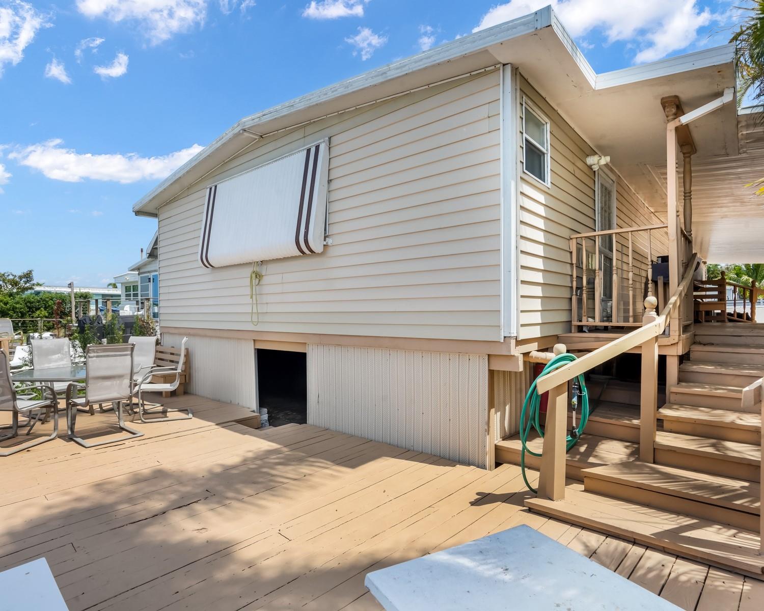 RAVENSWOOD ESTATES & MARI - Residential