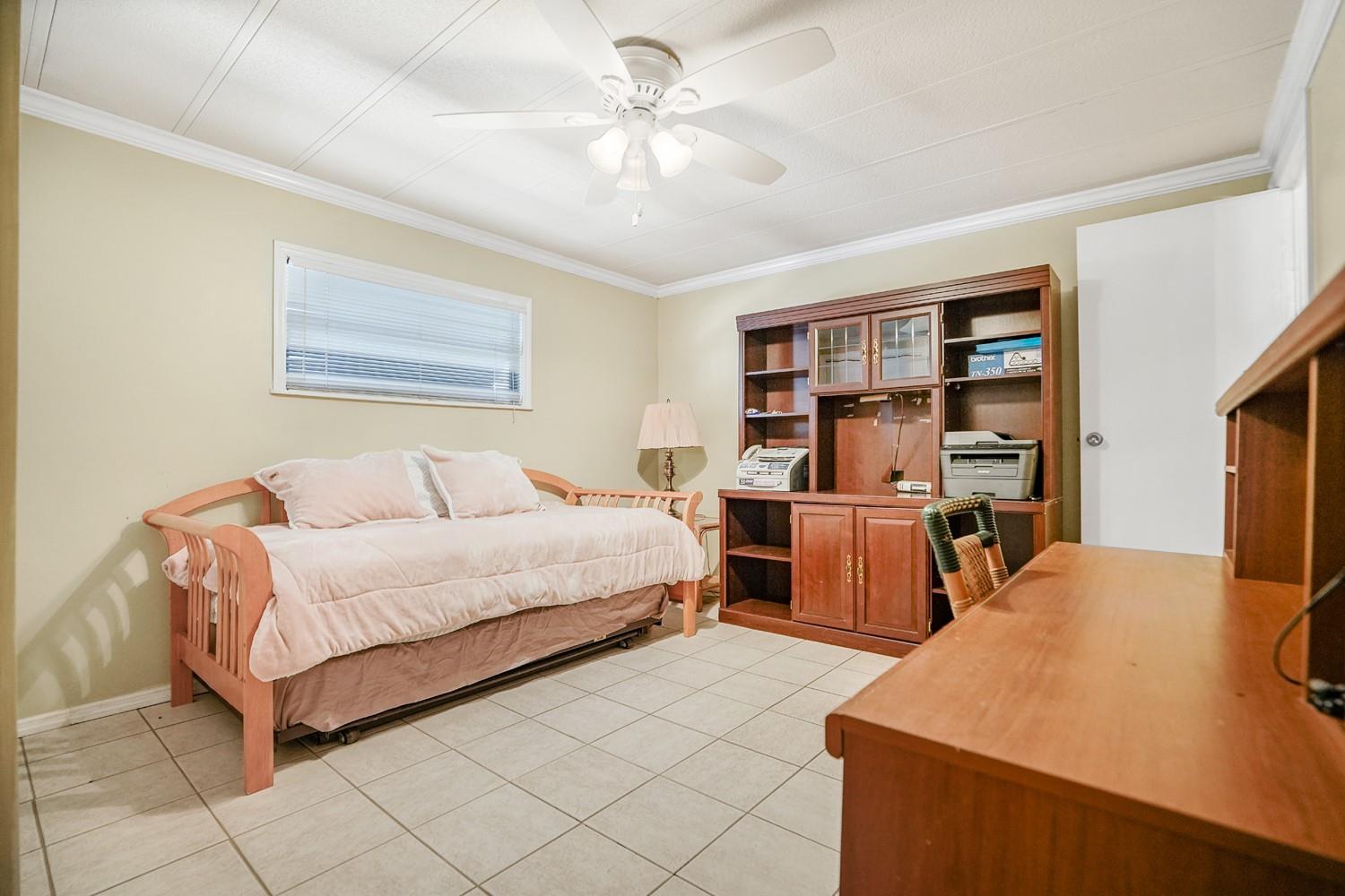 RAVENSWOOD ESTATES & MARI - Residential