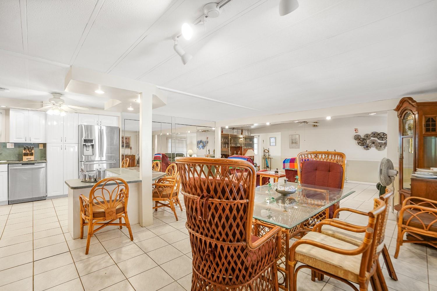 RAVENSWOOD ESTATES & MARI - Residential