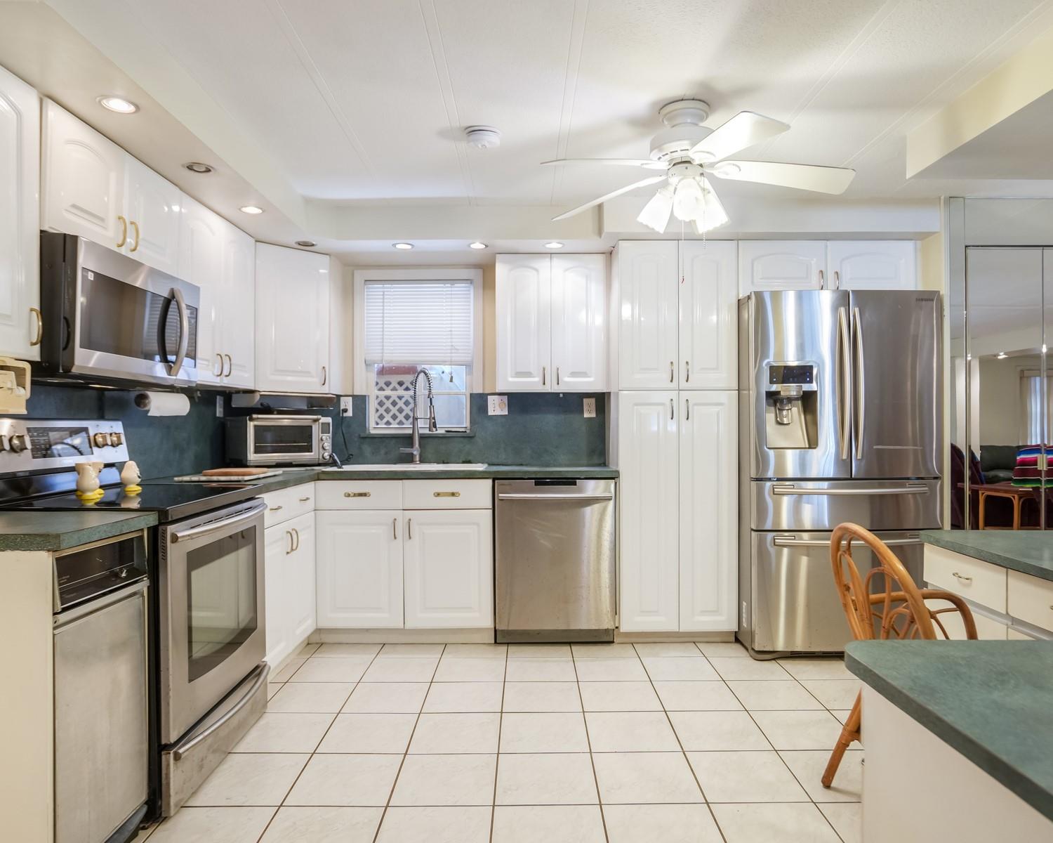 RAVENSWOOD ESTATES & MARI - Residential