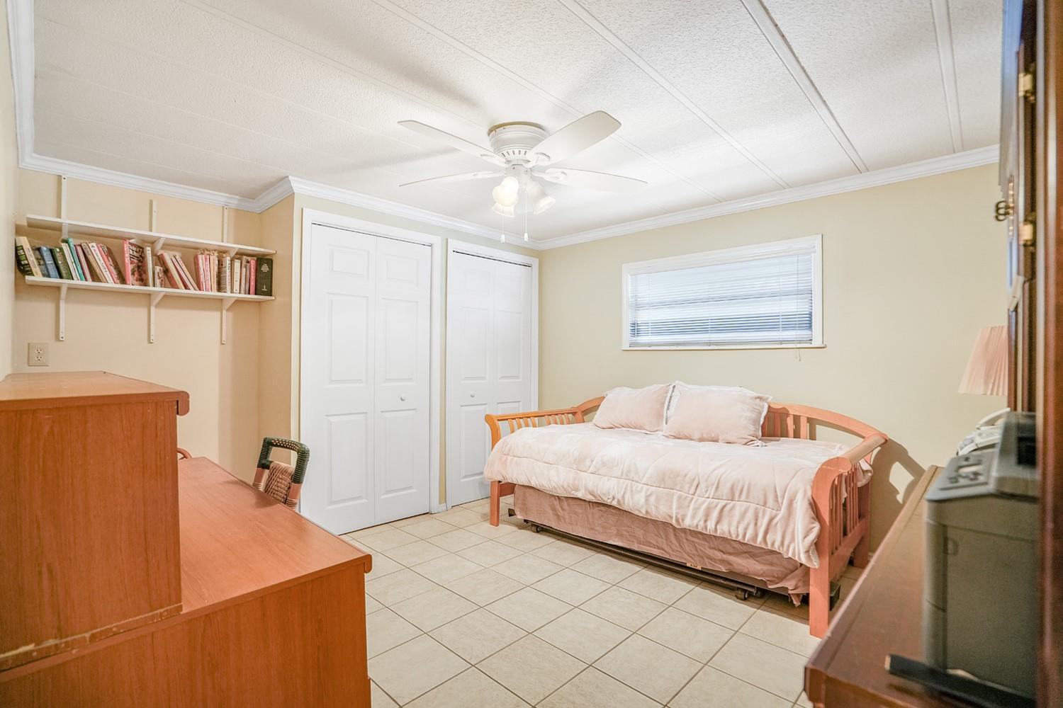 RAVENSWOOD ESTATES & MARI - Residential