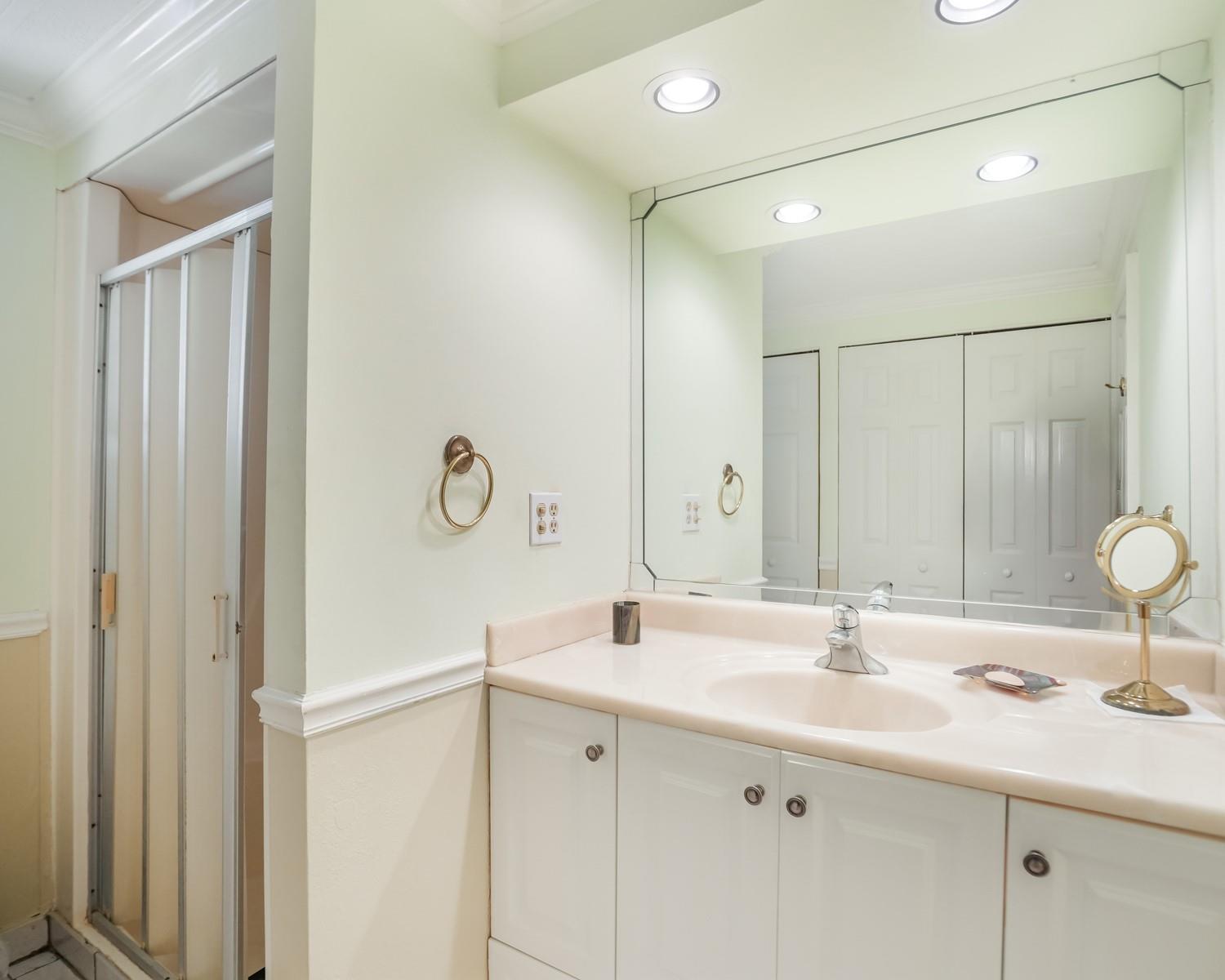 RAVENSWOOD ESTATES & MARI - Residential