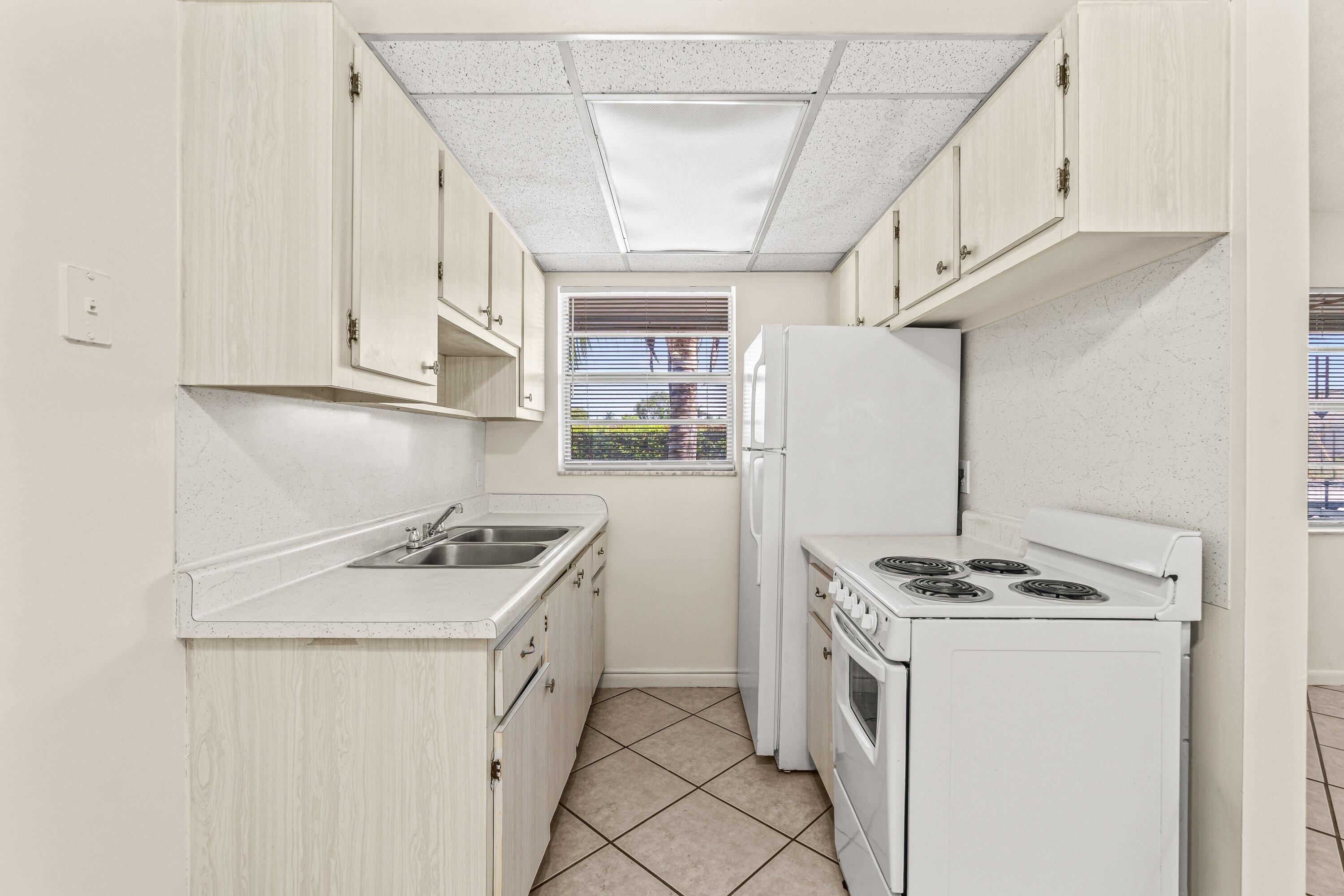 TOWN OF LAKE WORTH - Residential Lease