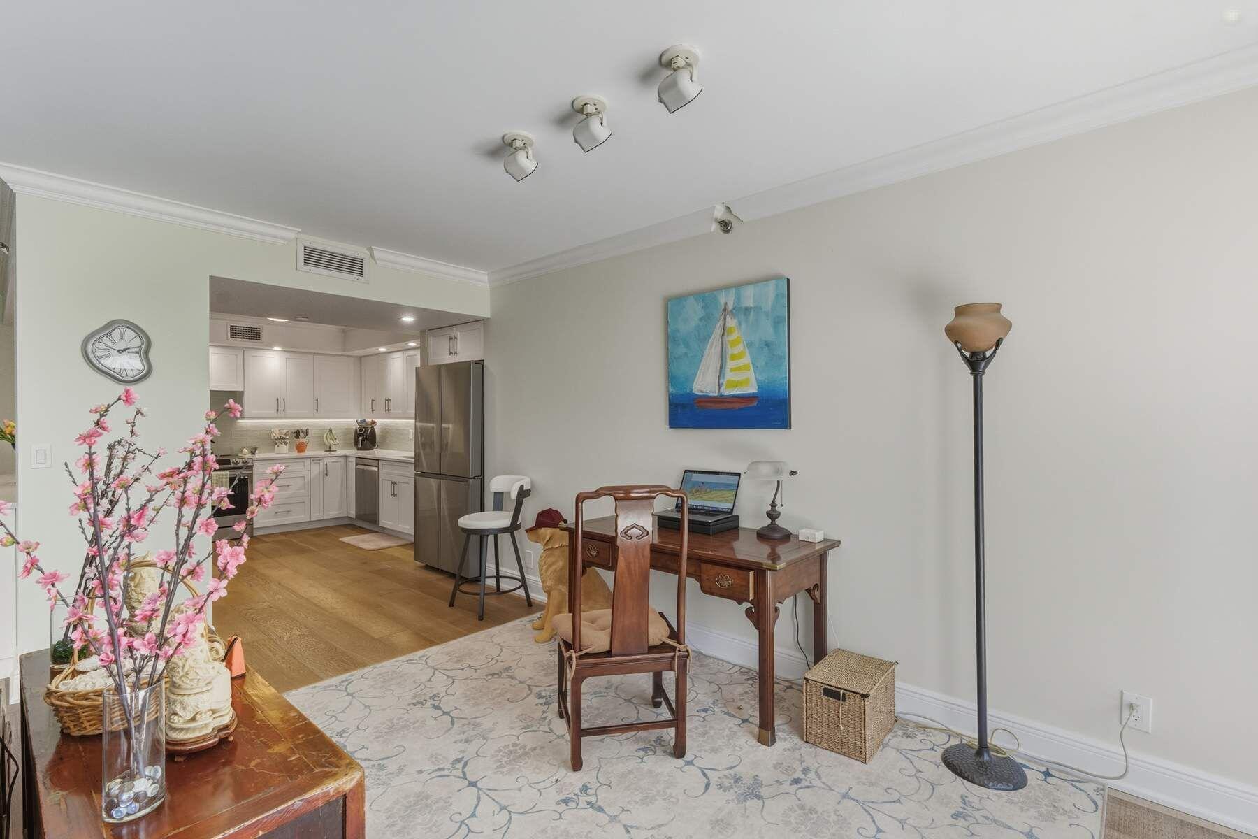 BEACH POINT CONDO - Residential