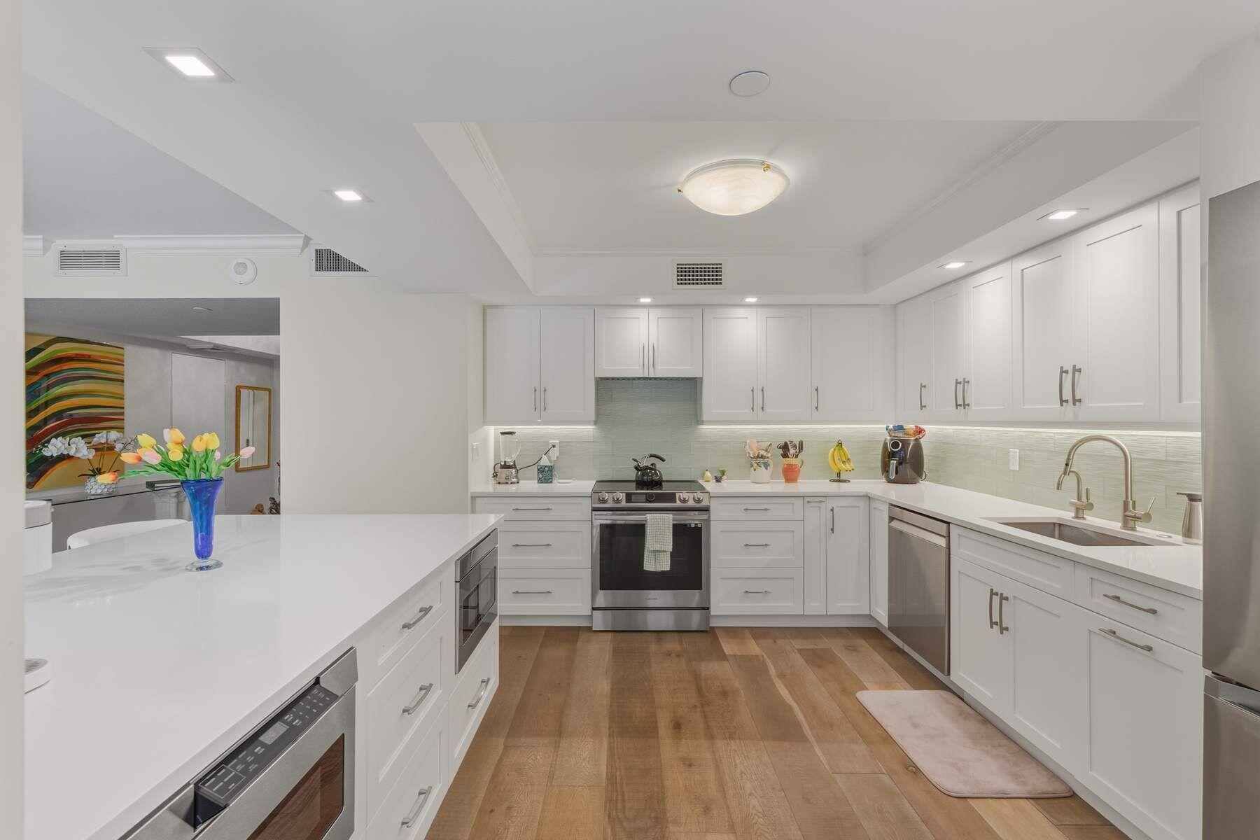 BEACH POINT CONDO - Residential