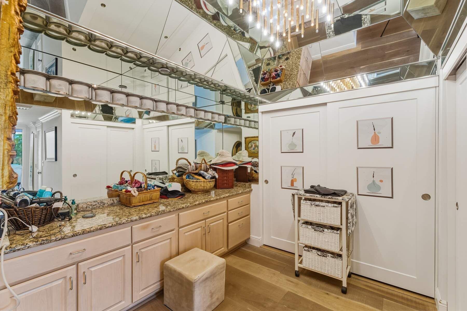 BEACH POINT CONDO - Residential