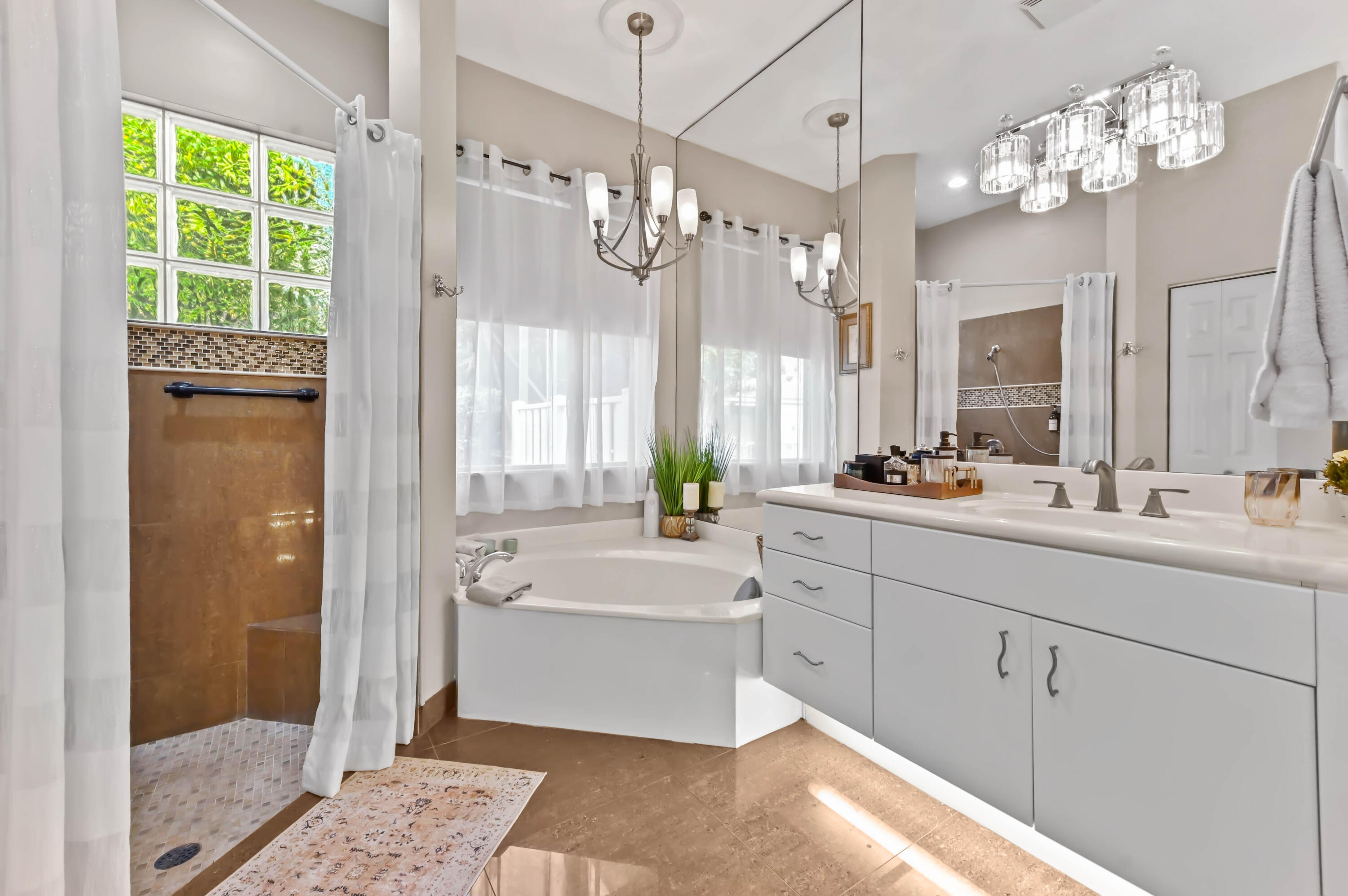 ANDROS ISLE - Residential