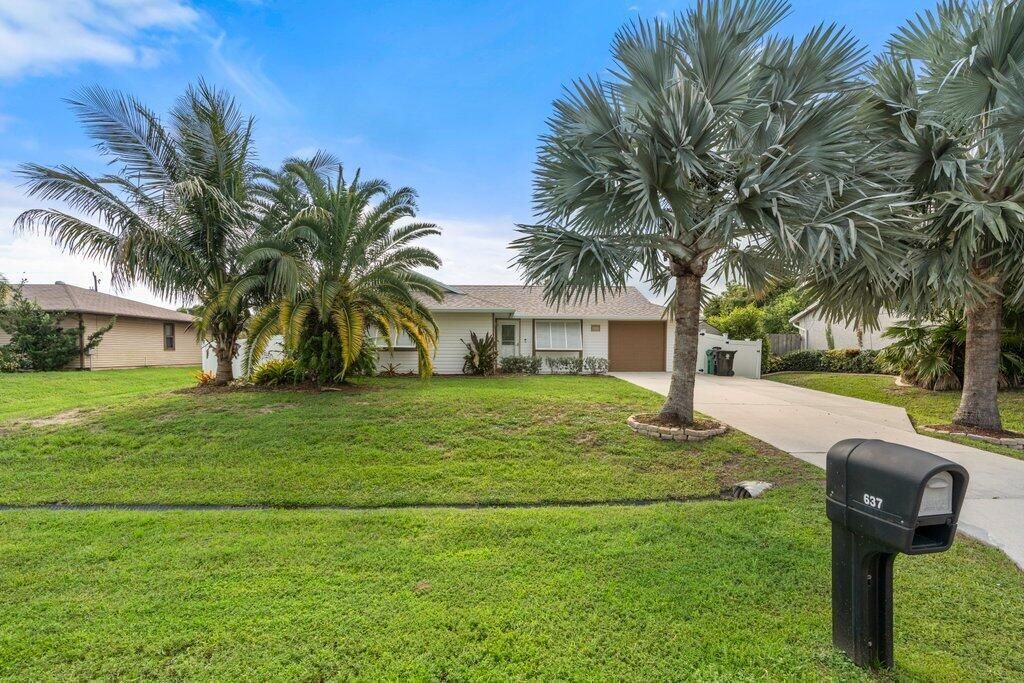 Photo of 637 SW Granadeer Street W, Port Saint Lucie, FL 34983 (MLS # R11009946)