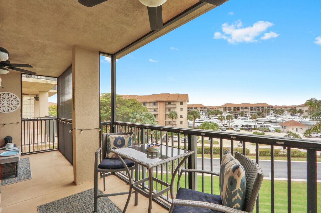 Photo of 901 Seafarer Circle #403, Jupiter, FL 33477 (MLS # R11158045)