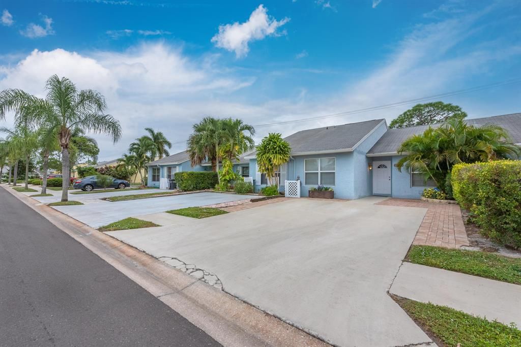 Photo of 143 Deerfield Drive, Jupiter, FL 33458 (MLS # R10760164)