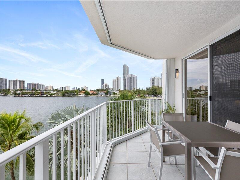 LES PELICANS (THE PELICANS) CONDO - Residential