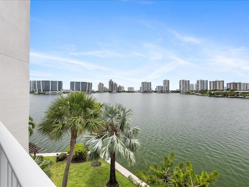 LES PELICANS (THE PELICANS) CONDO - Residential