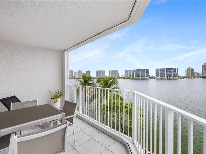 LES PELICANS (THE PELICANS) CONDO - Residential