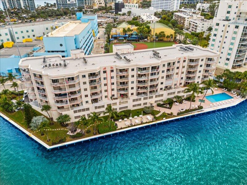 LES PELICANS (THE PELICANS) CONDO - Residential