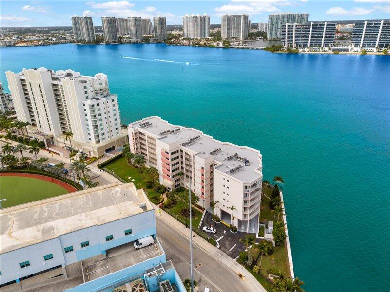 LES PELICANS (THE PELICANS) CONDO - Residential