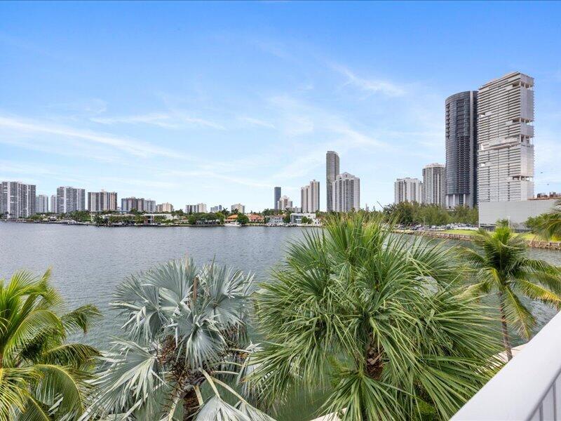 LES PELICANS (THE PELICANS) CONDO - Residential