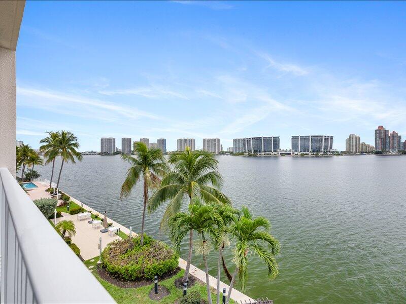 LES PELICANS (THE PELICANS) CONDO - Residential