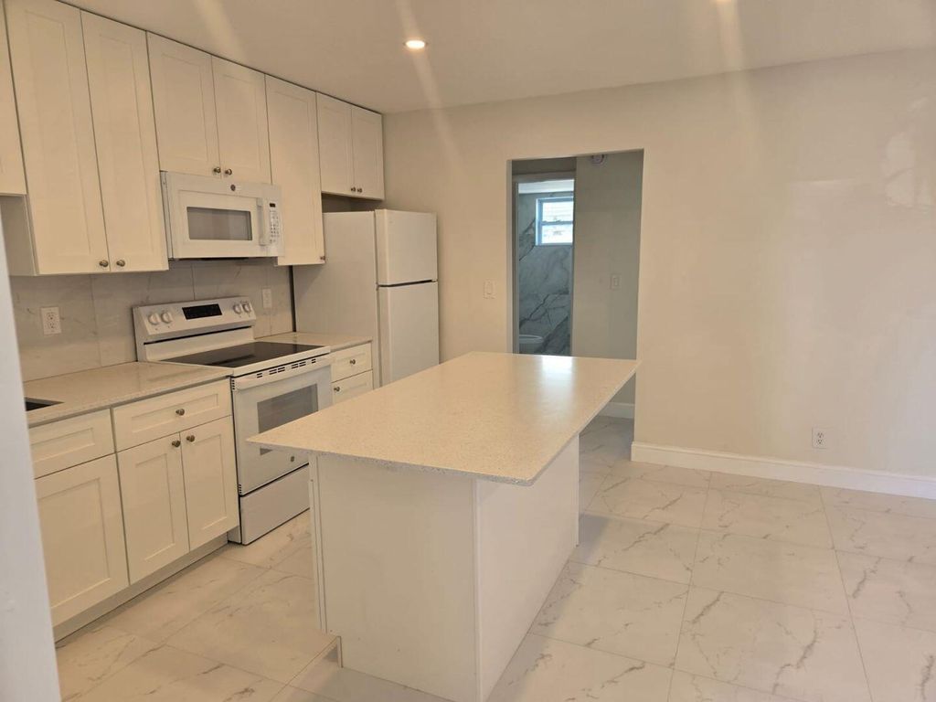 Photo of 620 S Broadway #4, Lantana, FL 33462 (MLS # B26011180)