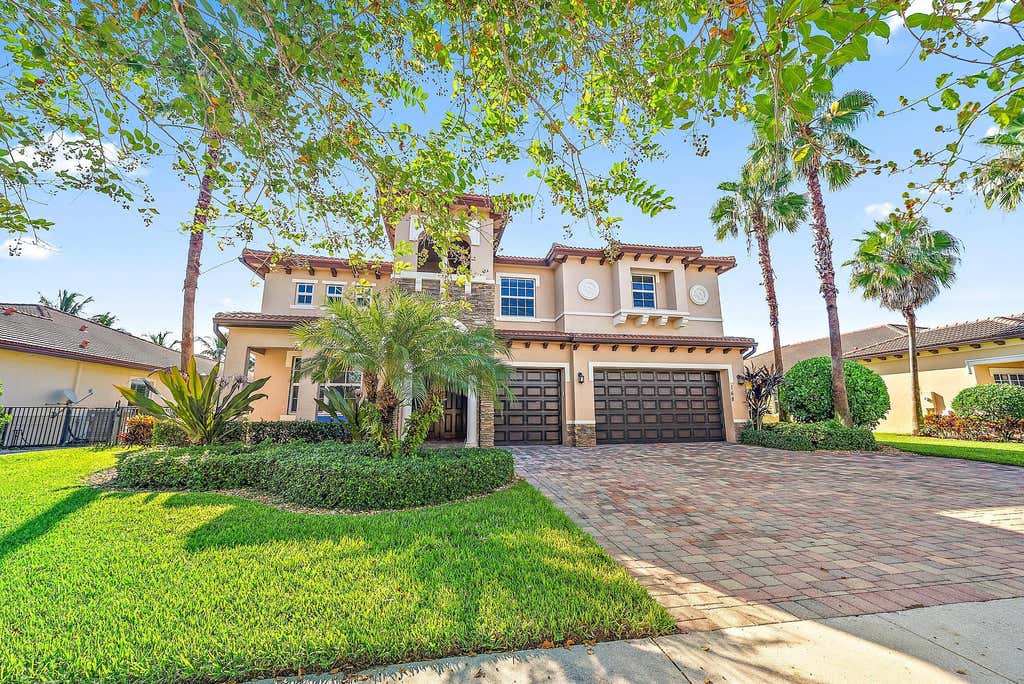 Photo of 168 Manor Circle, Jupiter, FL 33458 (MLS # R11020515)