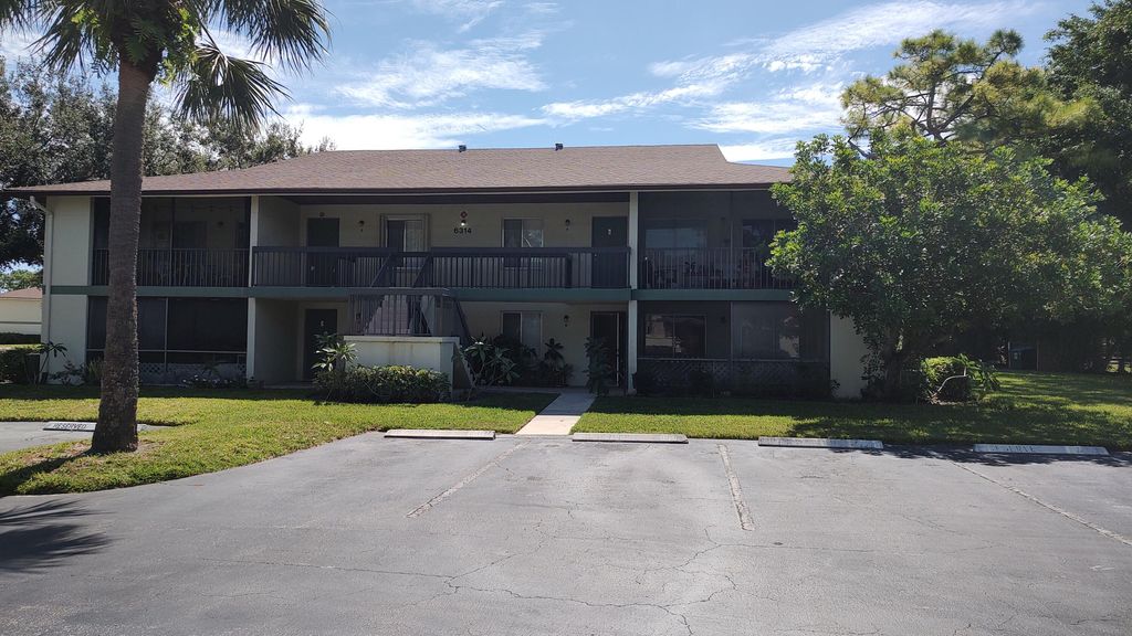 Photo of 6314 Chasewood Drive #B, Jupiter, FL 33458 (MLS # R11005413)