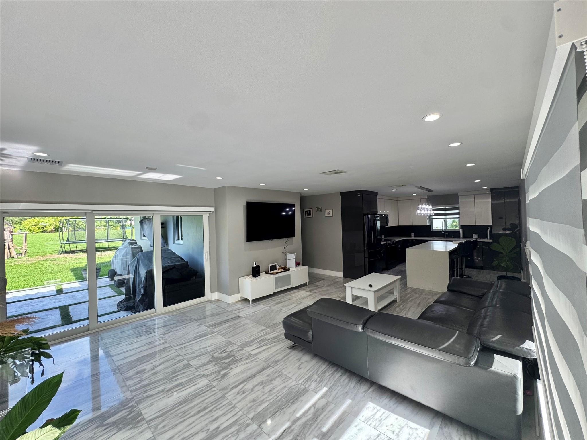 View photos, virtual tours, details... 14231 Lake Candlewood Ct