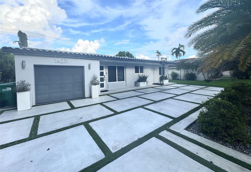 Beautiful 3 bedroom, 1 bath home on a rare oversized 12,300 sq ft in the heart of Miami Lakes! Upgrades include a
new roof 2017, impact windows & doors, and a redone driveway and patio. Enjoy modern finishes, a spacious yard
perfect for entertaining, and a prime location close to top schools, shopping, and dining. Large lots like this are hard
to find. Don’t miss out!
