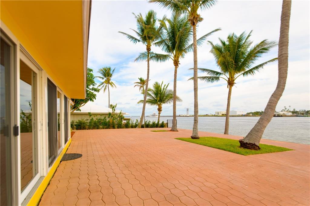 HARBOUR HEIGHTS - Residential Lease