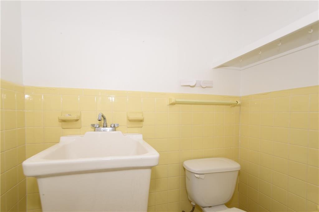 HARBOUR HEIGHTS - Residential Lease