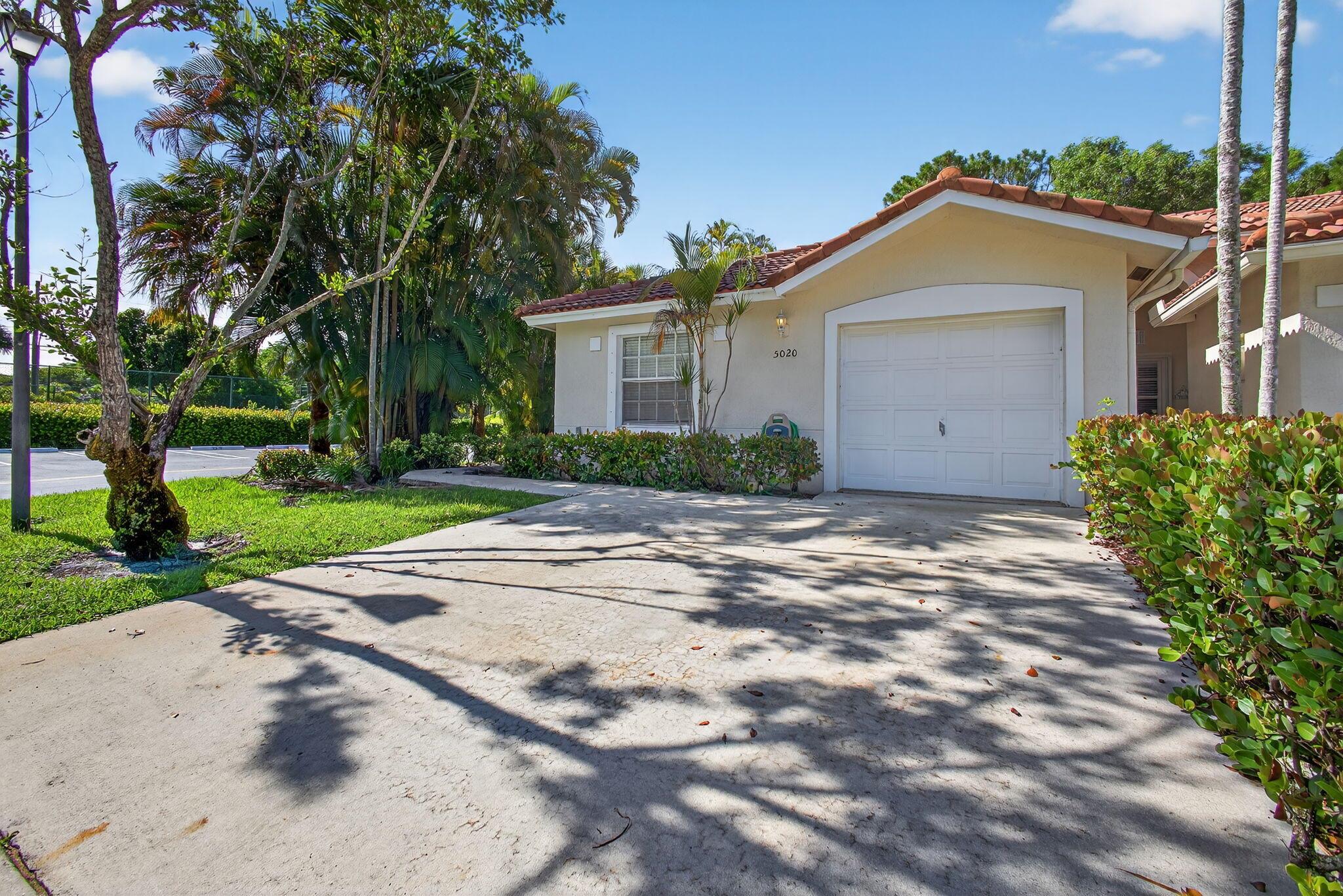Great opportunity to rent this 3 bedroom, 2 bathroom end unit villa located in the heart of Delray Beach and within walking distance to shopping and dinning. This property is located in a gated community with pool, club house and tennis. Private screened patio overlooking the preserve.