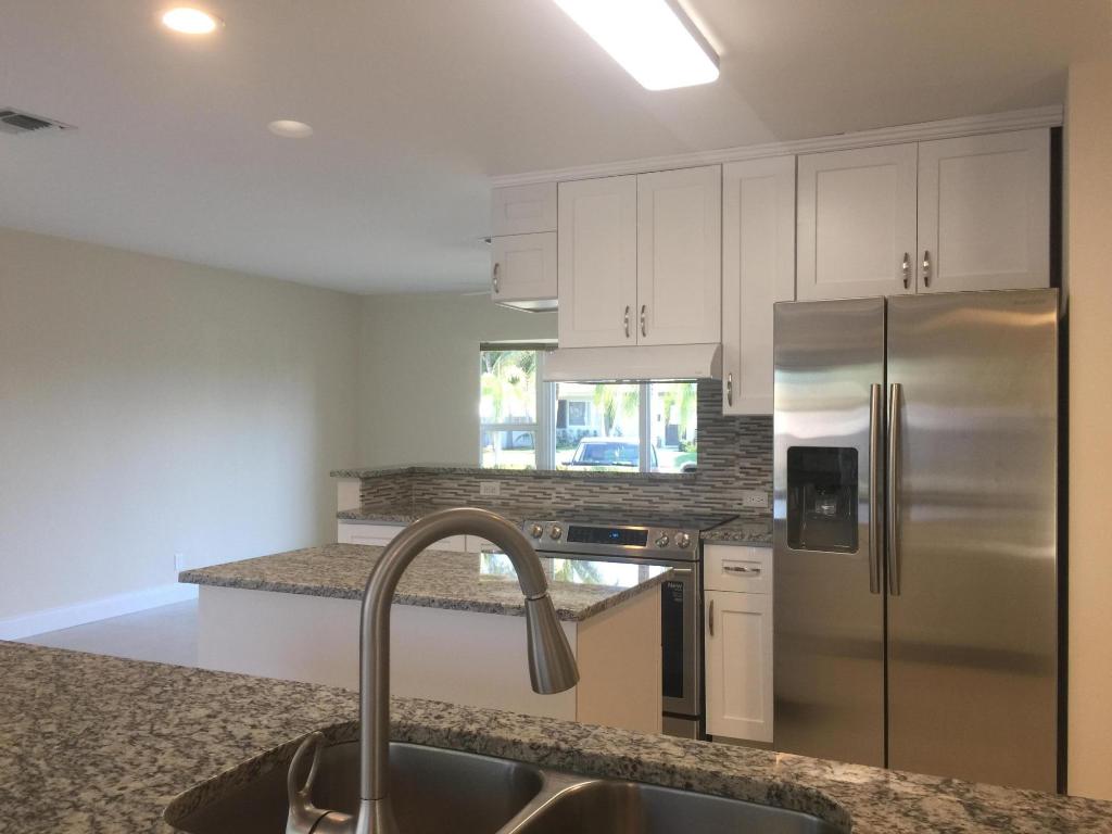 BOCA RATON SQUARE UNIT 7 - Residential Lease